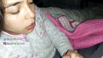 夫の溜まったミルクを全部飲み干す〜ザーメンで舌を見せる